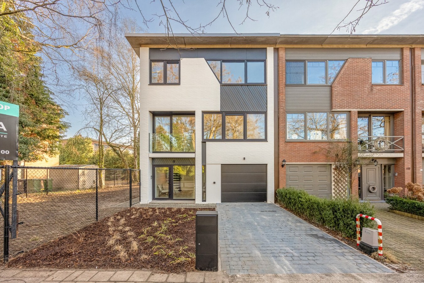 Volledig gerenoveerde HOB op een toplocatie te Brasschaat! 