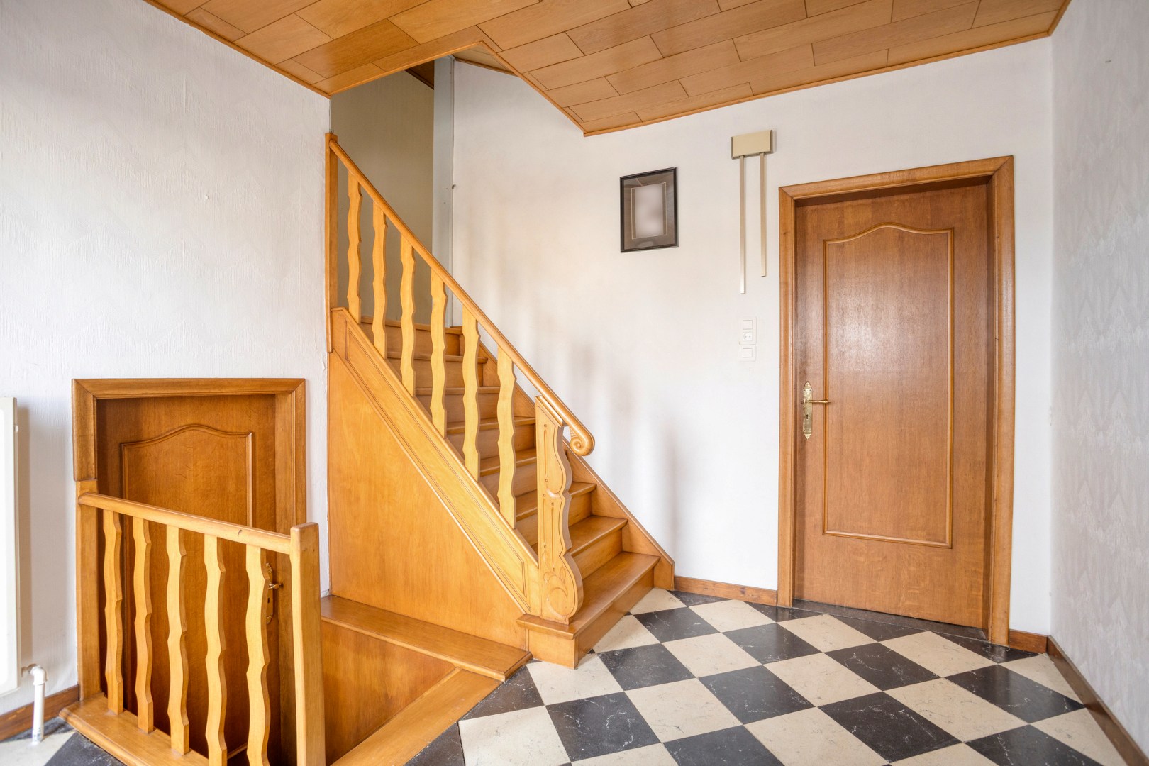 Te renoveren gezinswoning met 3 slpk. in het centrum van Meerhout 