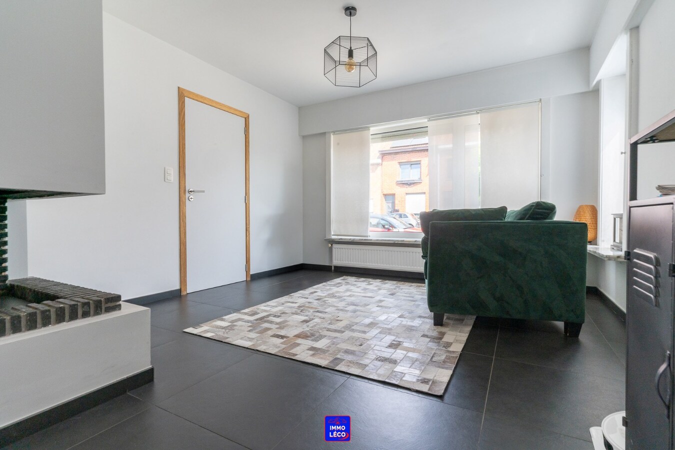 3 façades rénovée avec jardin, double garage, parking 2voit., COUP DE COEUR !! 