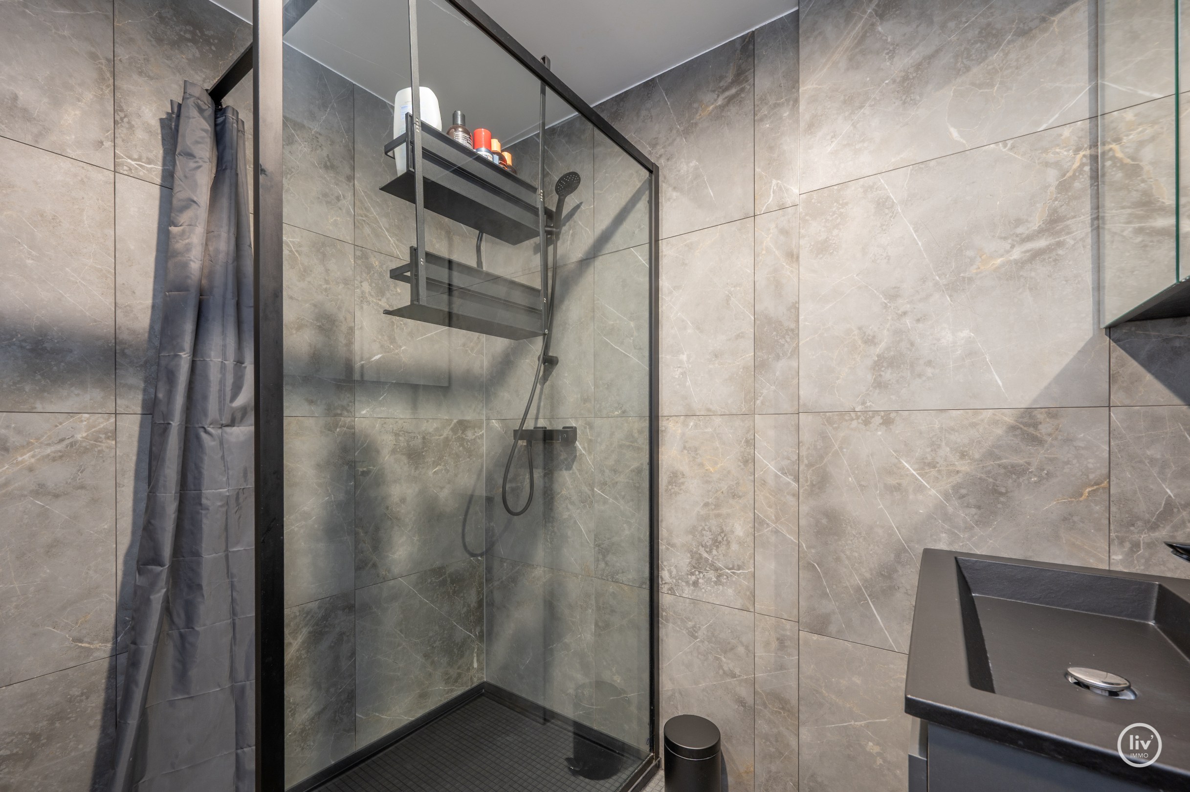 Appartement confortable avec deux chambres et possibilité de stationnement devant l'appartement. 