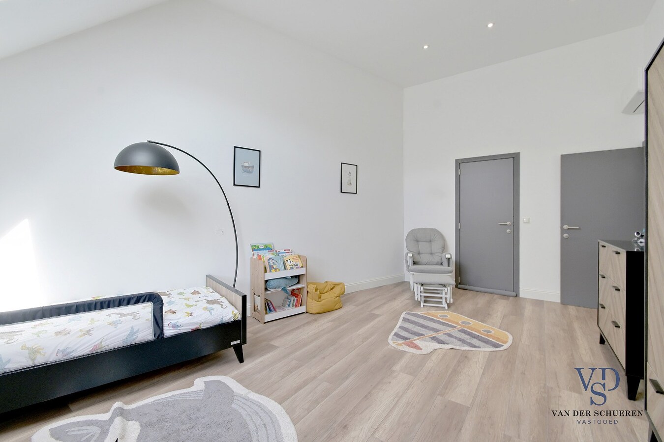 Ruime, instapklare gezinswoning in centrum Gavere. 