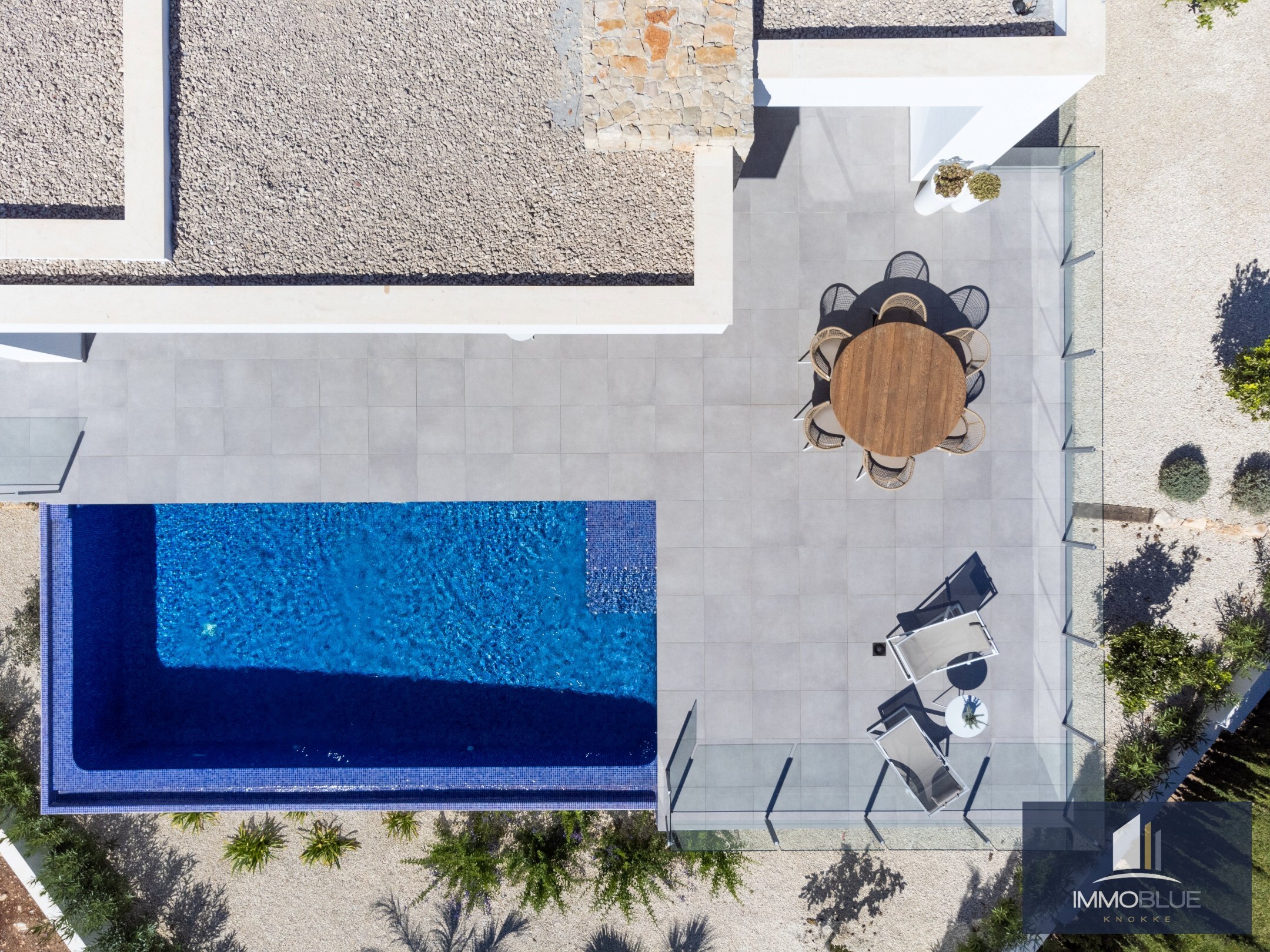 Open en praktisch wonen in mediterrane omgeving. 