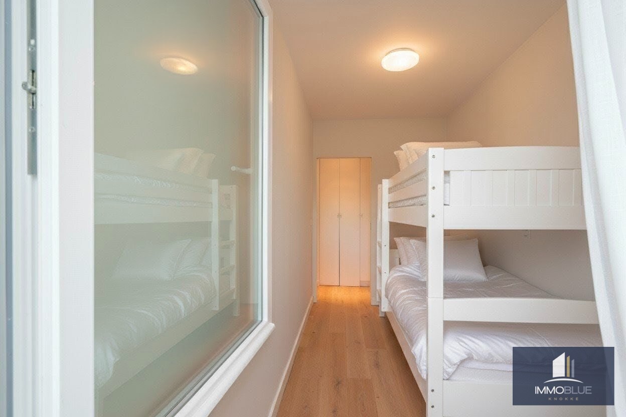 Stijlvol en volledig gerenoveerd appartement op wandelafstand van zee en het commerciële centrum. 