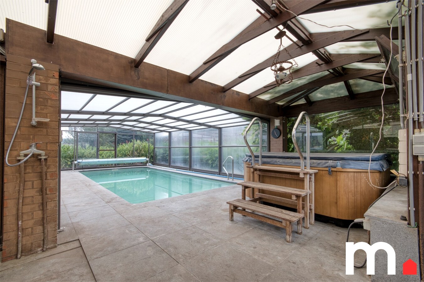 Unieke woning met zwembad en prachtig verzicht op het Preshoekbos ! 