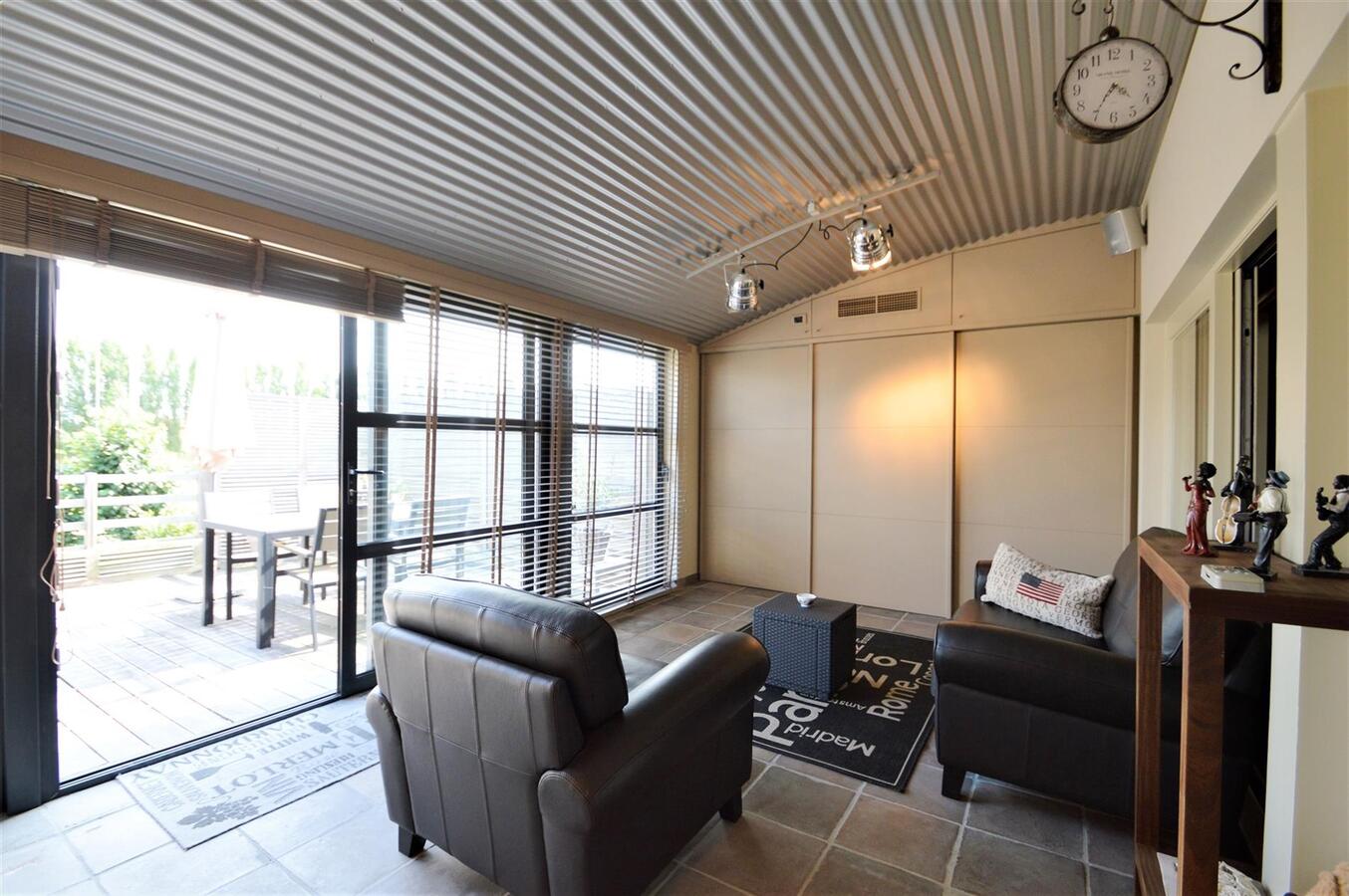 Knappe gezinswoning met mogelijkheid tot vrij beroep - Heist 