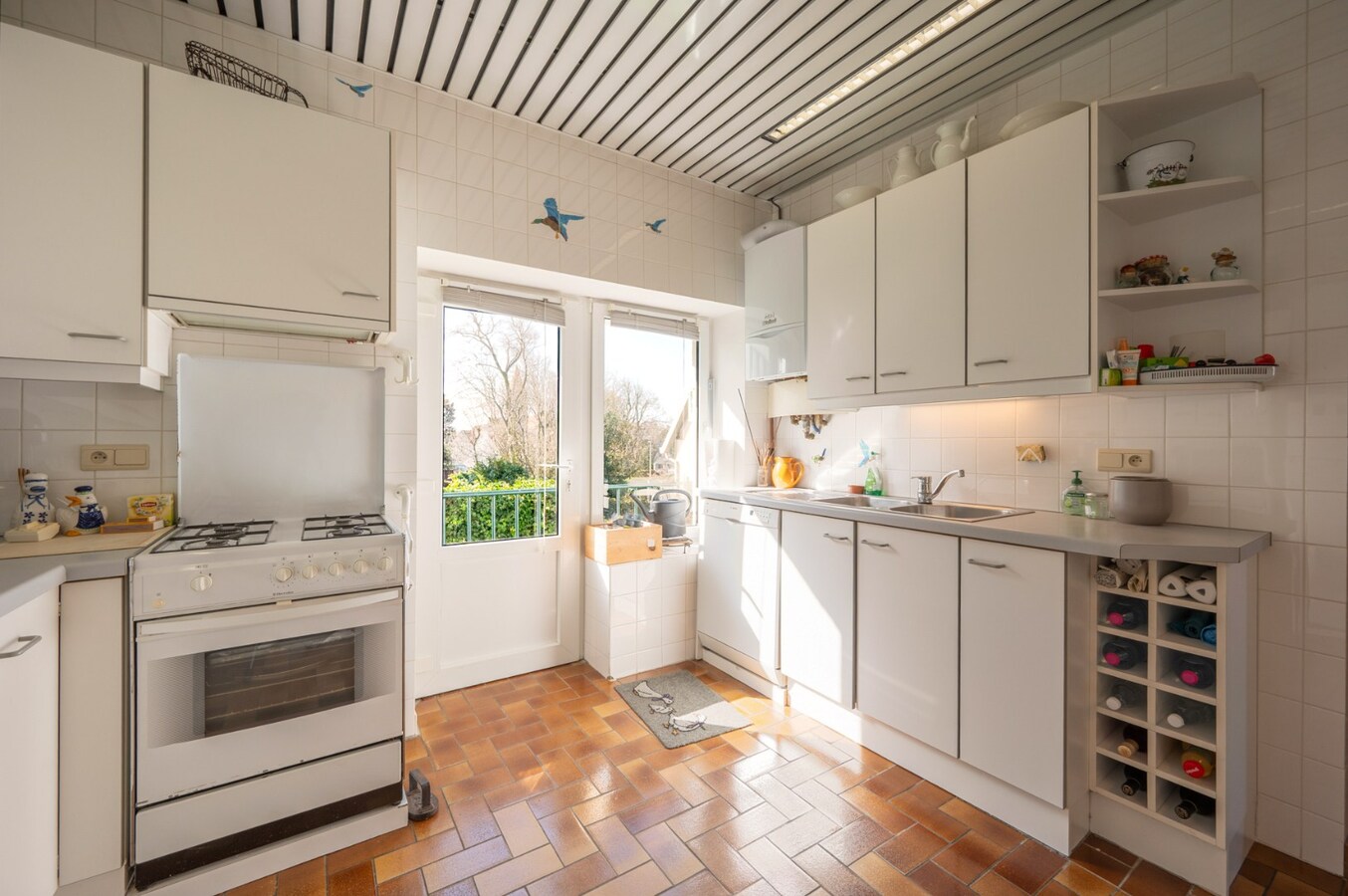 Villa in eclectische stijl met garage en staanplaatsen in het hart van Duinbergen 