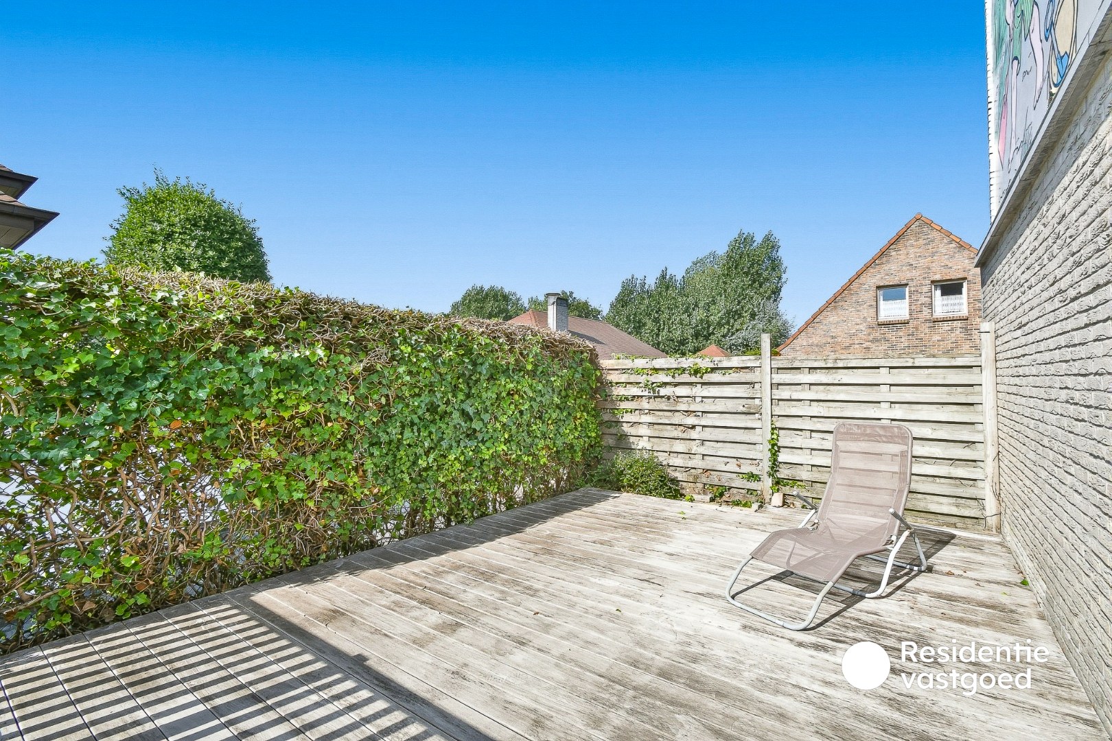 Ruime en instapklare villa met 4 slaapkamers, garage, tuin en 2 terrassen 