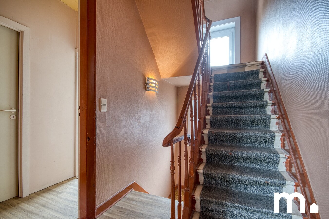 Woning met 3 slaapkamers, tuin en uitstekende verbinding te Kortrijk ! 