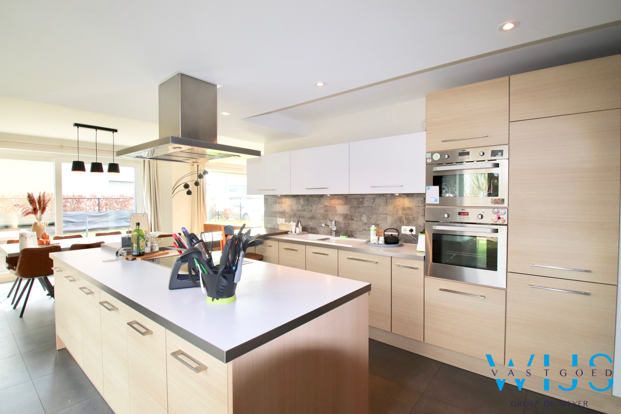 Recente ALLEENSTAANDE woning in hartje KLUIZEN 