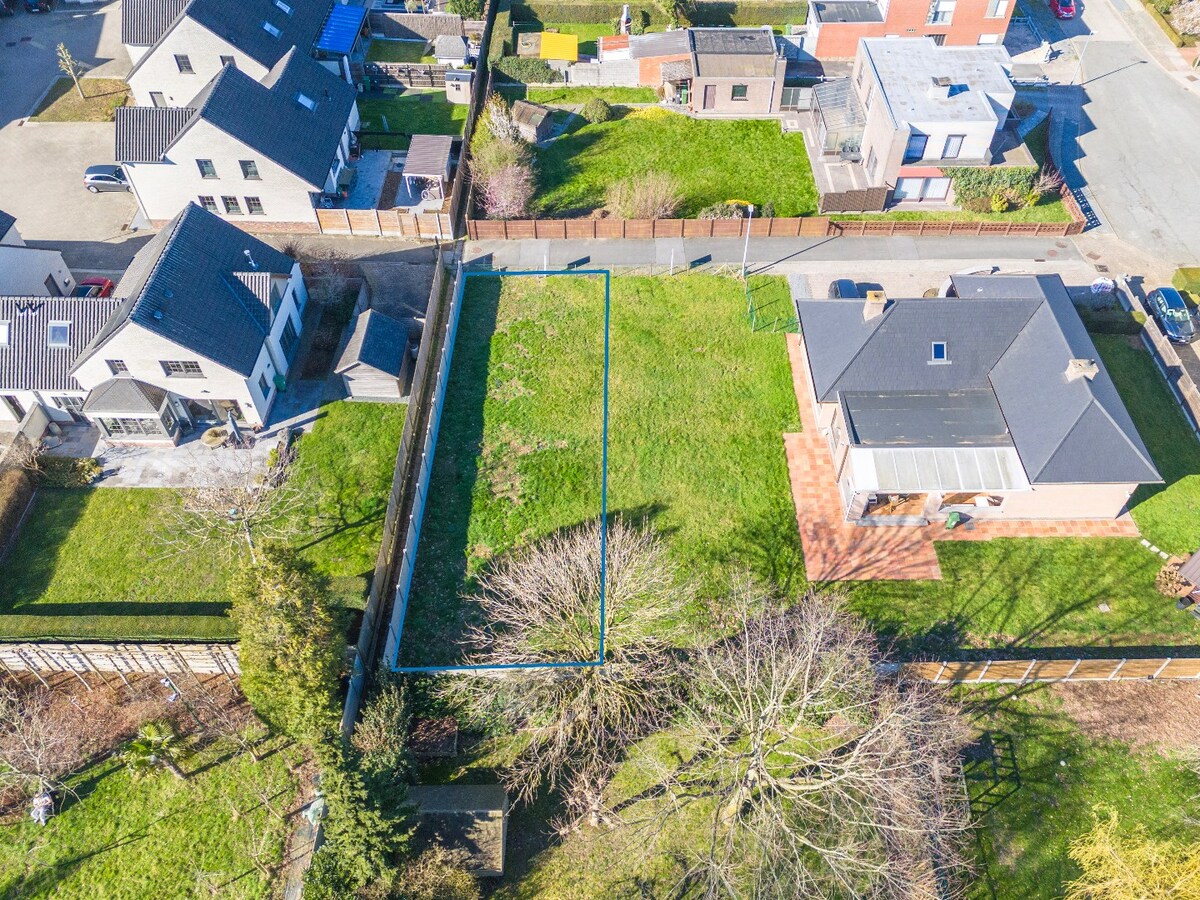 Rustig gelegen bouwgrond voor HOB met ZW oriëntatie te Hillegem 