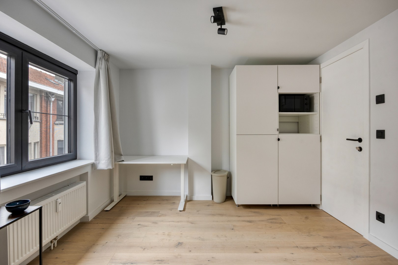 Volledig gerenoveerde en gemeubelde studentenkamers met privé-sanitair. 