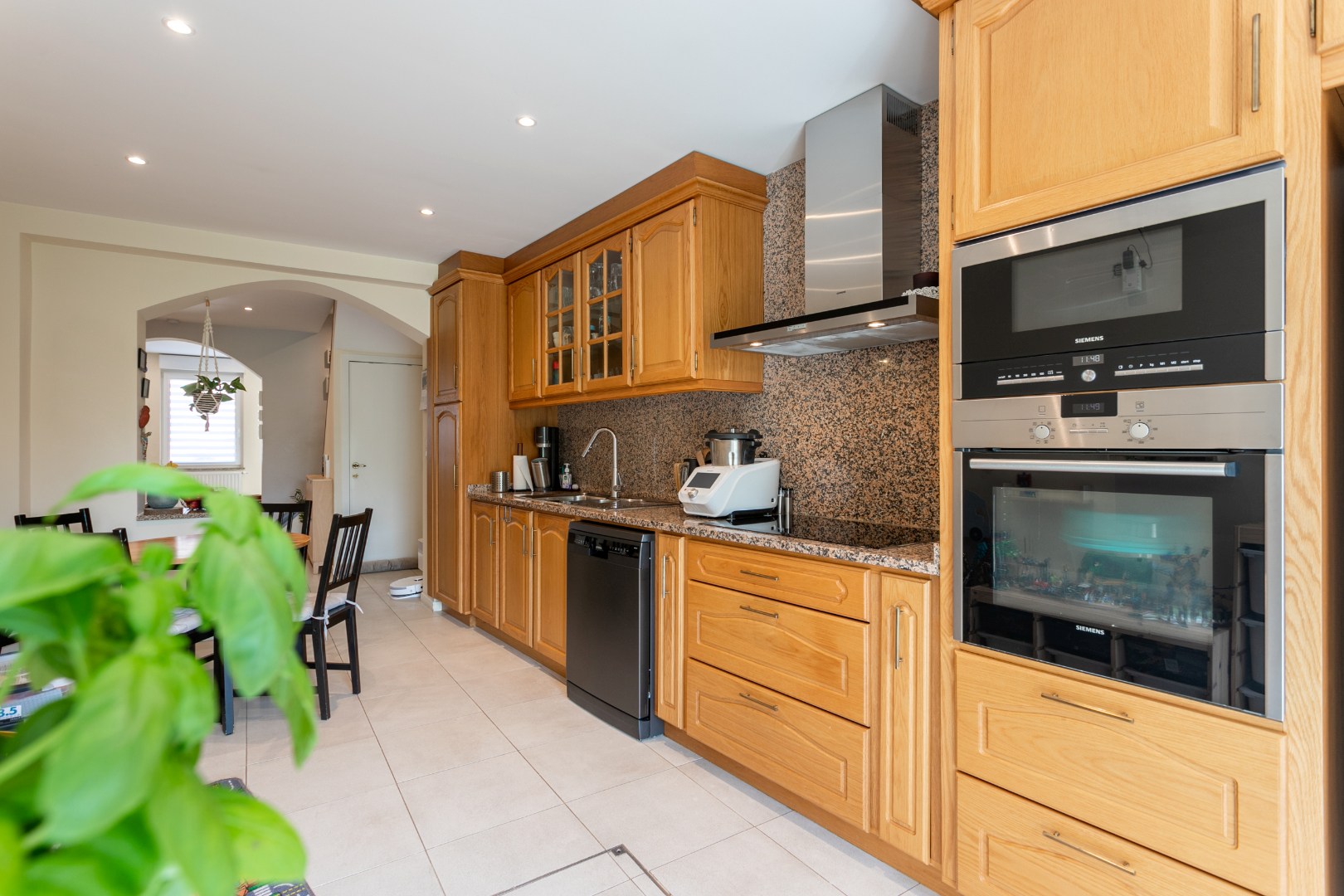 Instapklare woning met tuin te Sint-Pieters-Leeuw 