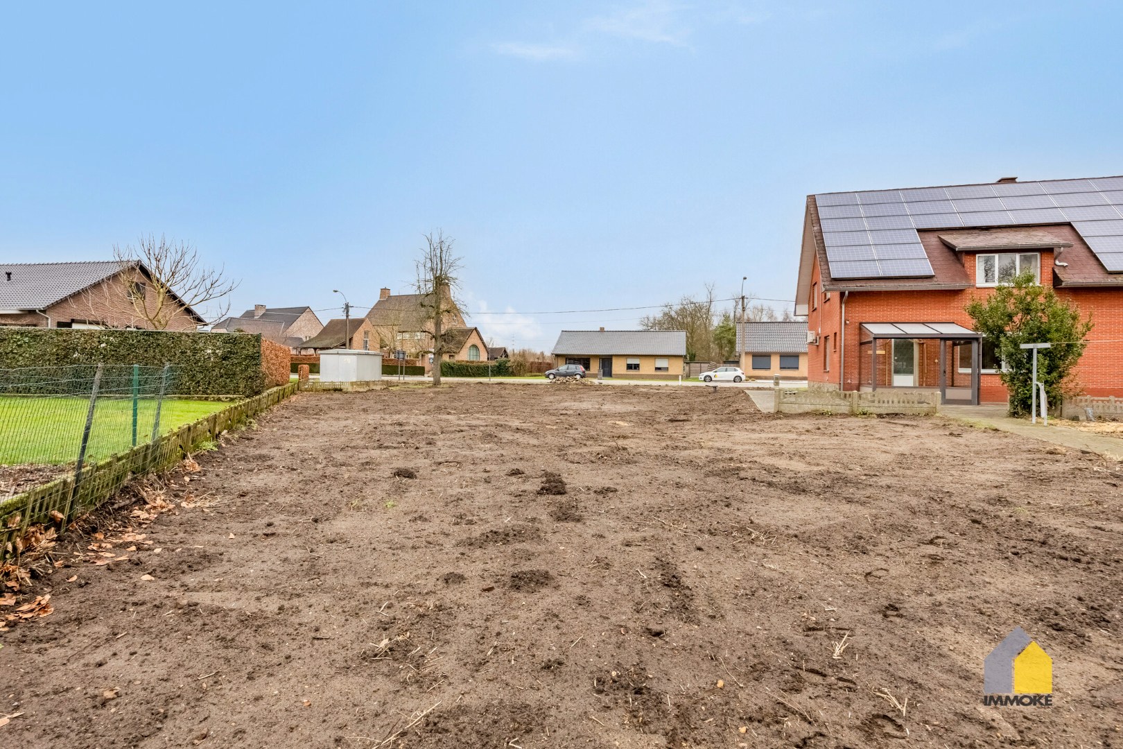 Neeroeteren: Bouwgrond van 8 a 40 ca voor open bebouwing. 