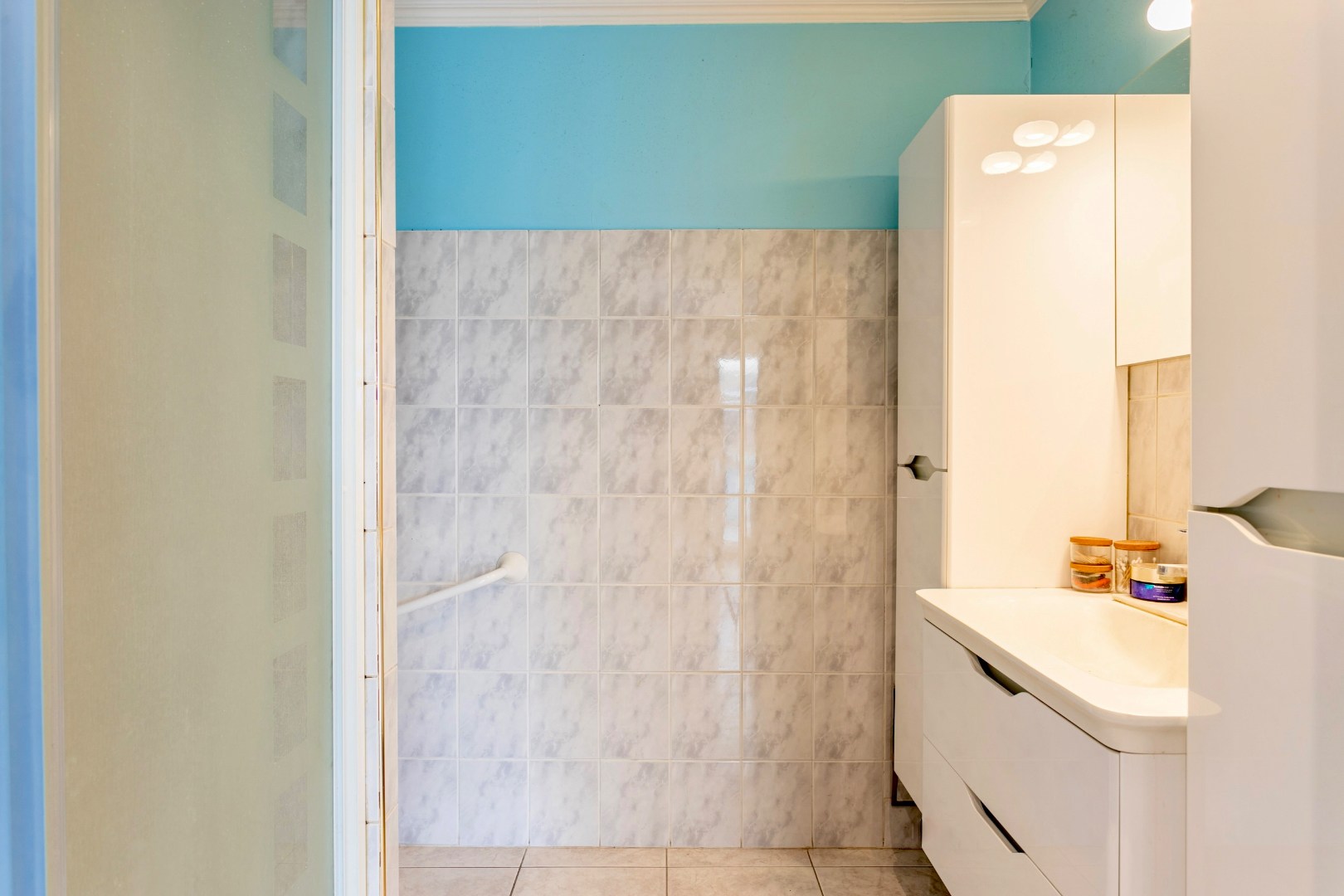 Ruime, te renoveren woning met 3 slpk en garage 