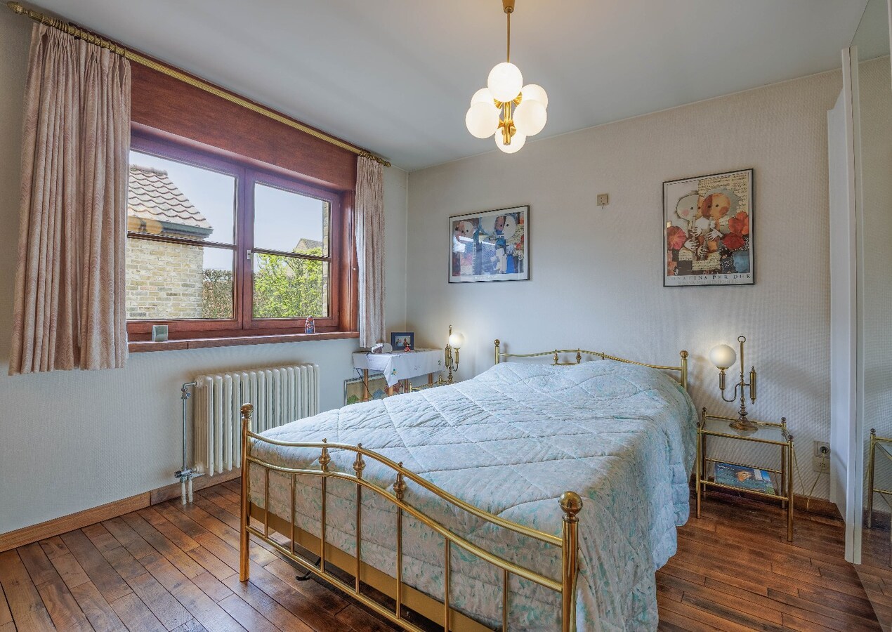 Charmante en solide villa met zonnige tuin in het hart van Zwevezele 