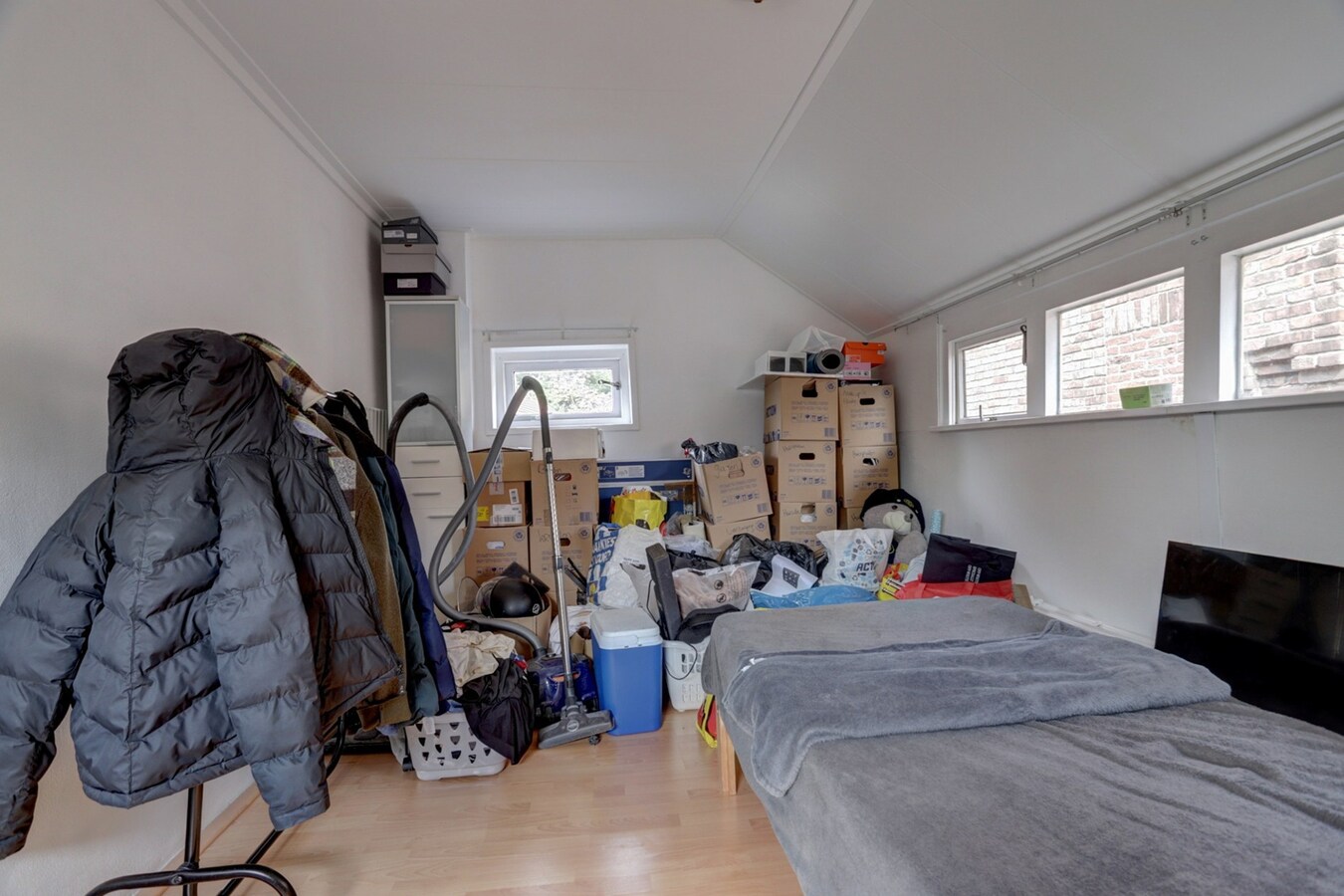 DIT BETREFT EEN WONING MET BIEDEN VANAF PRIJS  € 350.000 K.K. 