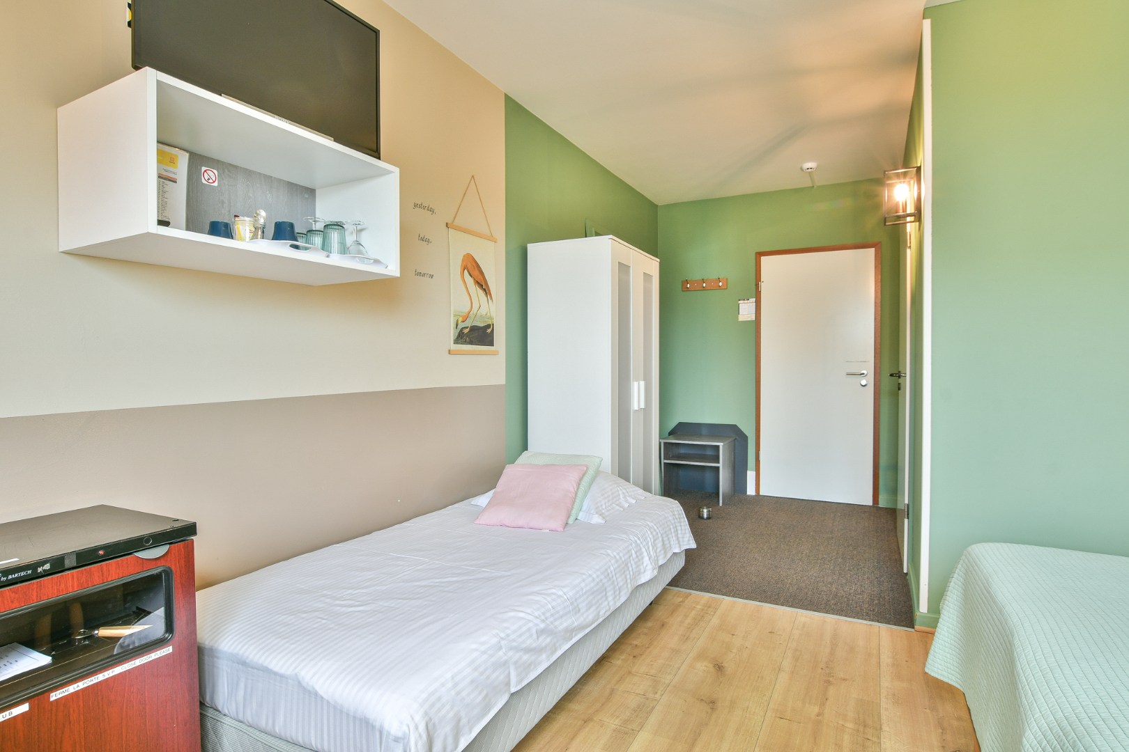 Unieke investeringskans: karaktervol hotel met 18 kamers &amp; woonmogelijkheden te koop! 