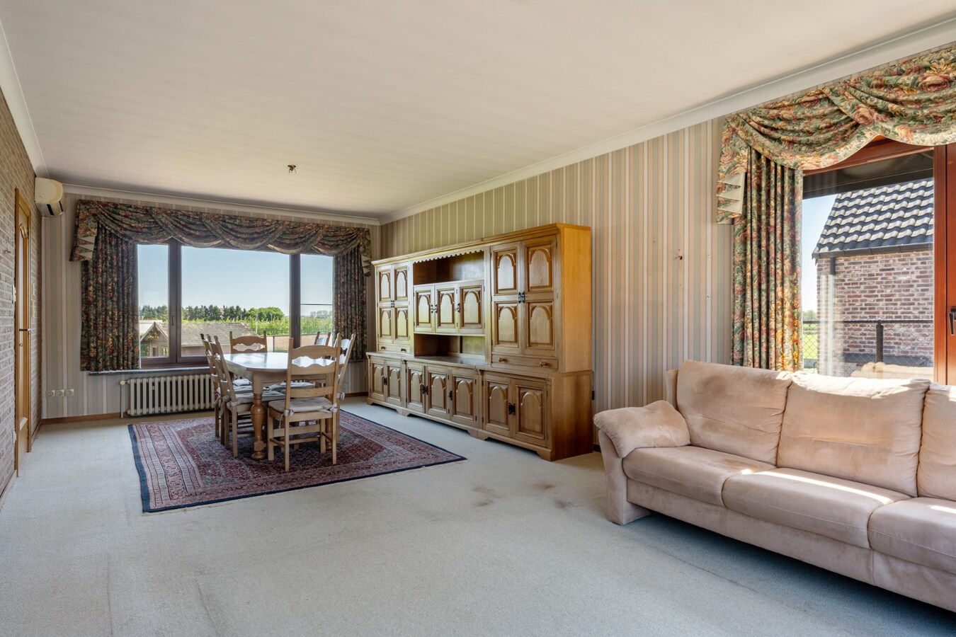 Gelijkvloerse gezinswoning op een ruim perceel van 9a51ca op een rustige locatie met uitzicht op achterliggende weilanden! 