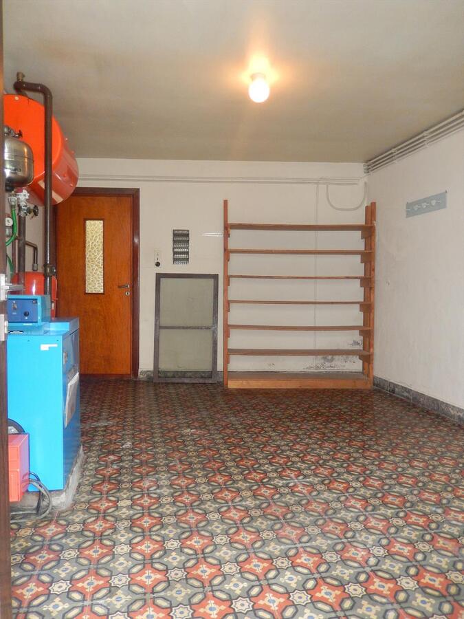 Rijwoning met zonnige tuin en garage 