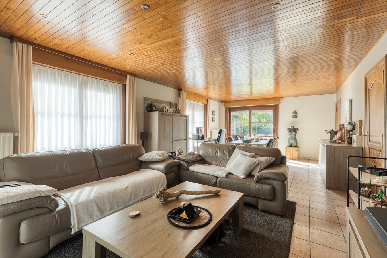 Instapklare gezinswoning met 5 slaapkamers op een perceel van 623 m² in Izegem 