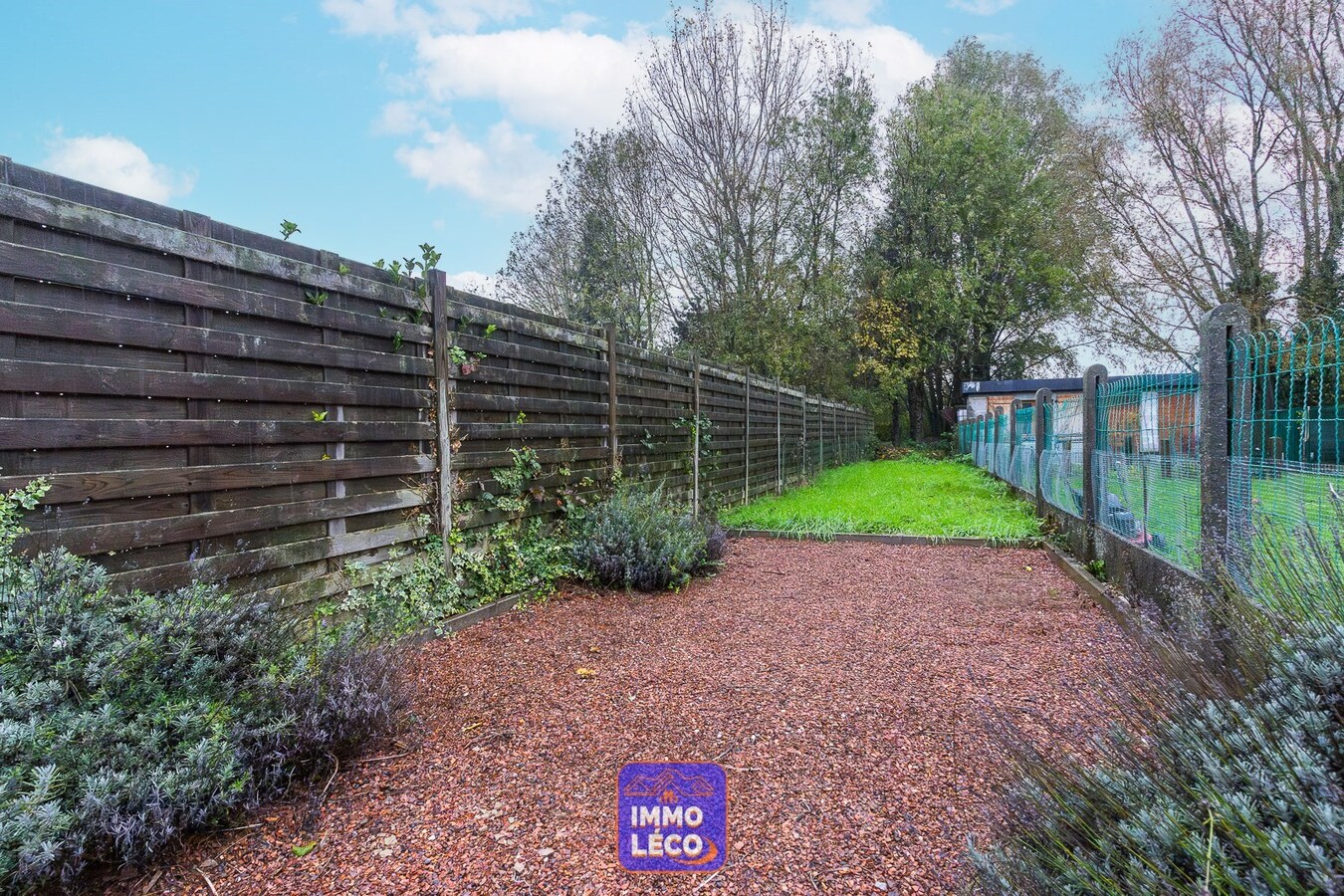 Maison 1 chambre avec jardin, carport et parking, au calme 