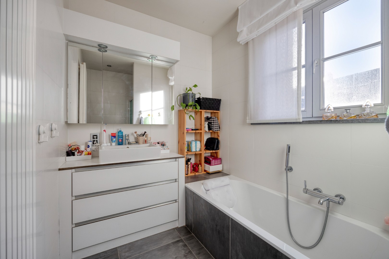 Luxueus gelijkvloers appartement met zuidgerichte tuin en garage in Tongerlo 