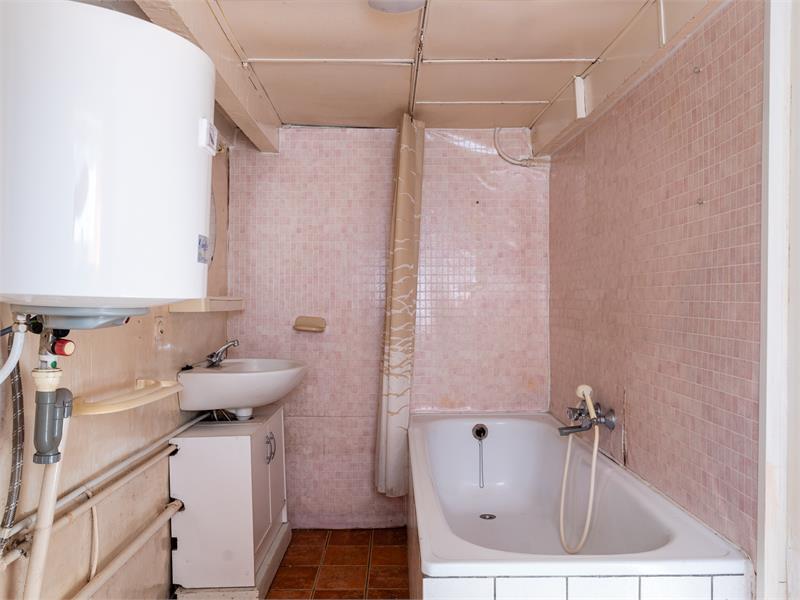 Charmante halfopen woning te Watervliet met potentieel. 