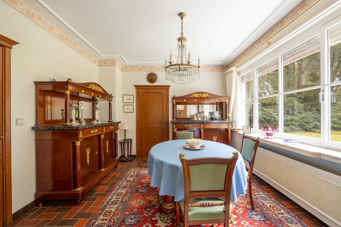 Klassieke villa op een perceel van 3.890 m² met een straatbreedte van 40 meter en Zuid-Oriëntatie te Schilde 