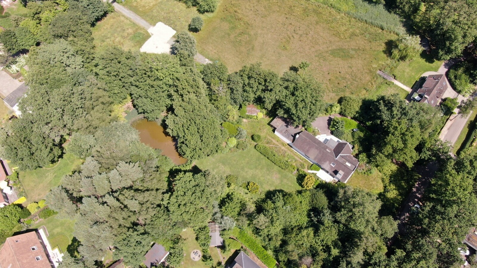 Te verkavelen grond van 6.140 m² met 64,20 meter langsheen de straat te Zoersel 