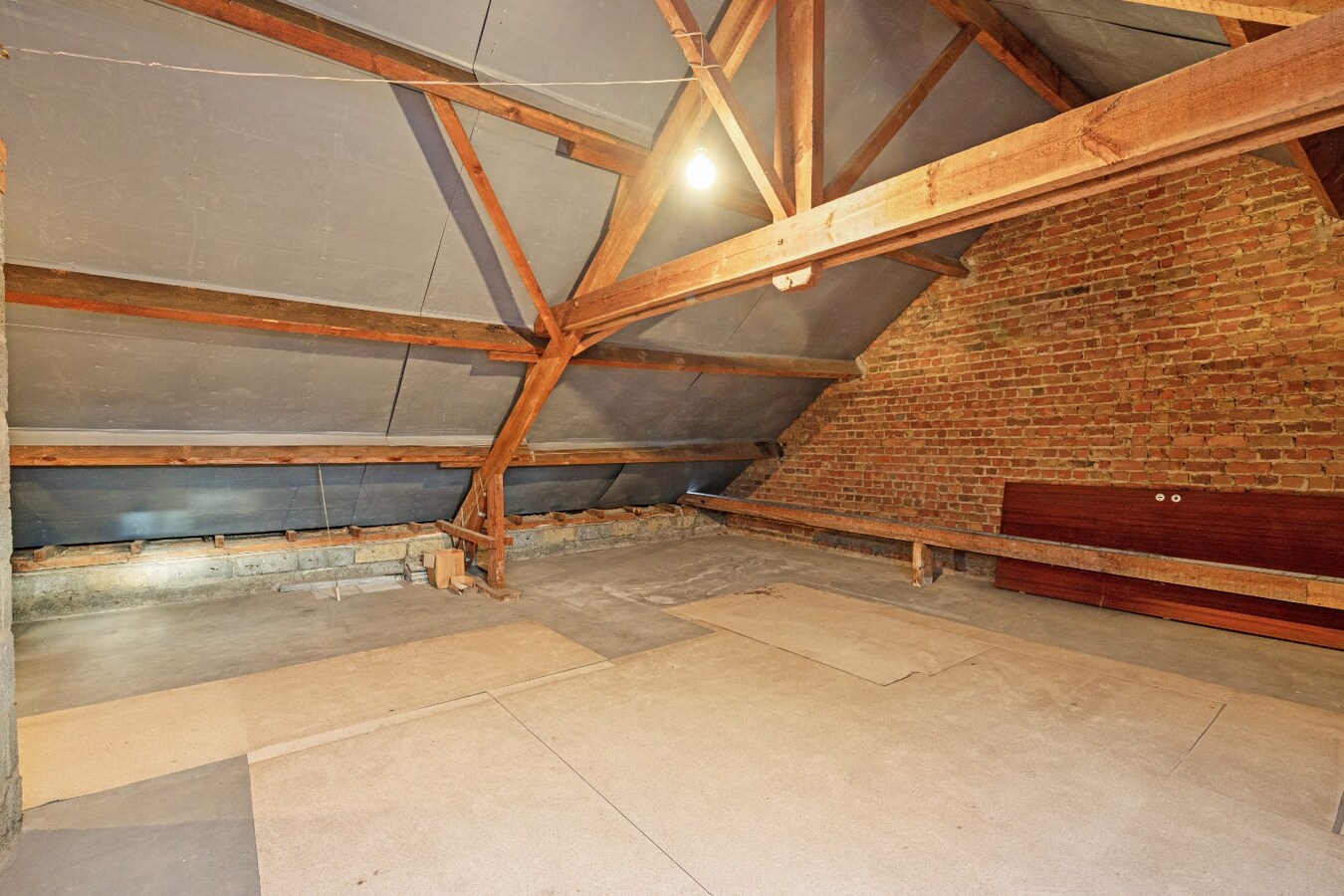 Stevige gezinswoning met 4 slpk in centrum Oudenaarde 