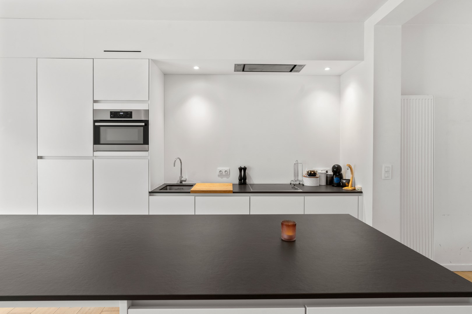 Magnifique appartement de 2 chambres avec terrasse ensoleillée à proximité du centre. 