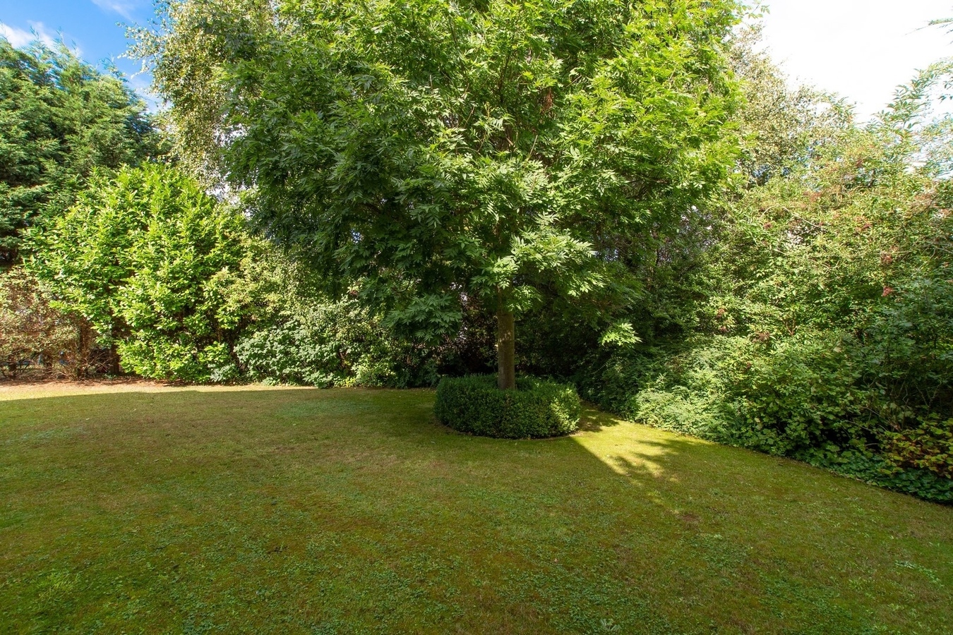 Statige, te moderniseren villa in een residentiële wijk - Blankenberge 