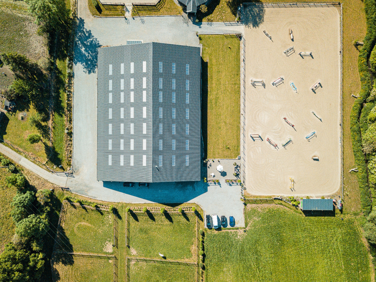 Professional recently built equestrian center on more than 3ha at Hannut (Luik/Liège; Belgium) 