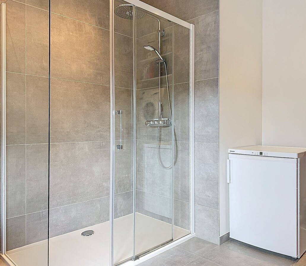 Gerenoveerd duplex appartement met 2 slaapkamers in het centrum van Runkst. 