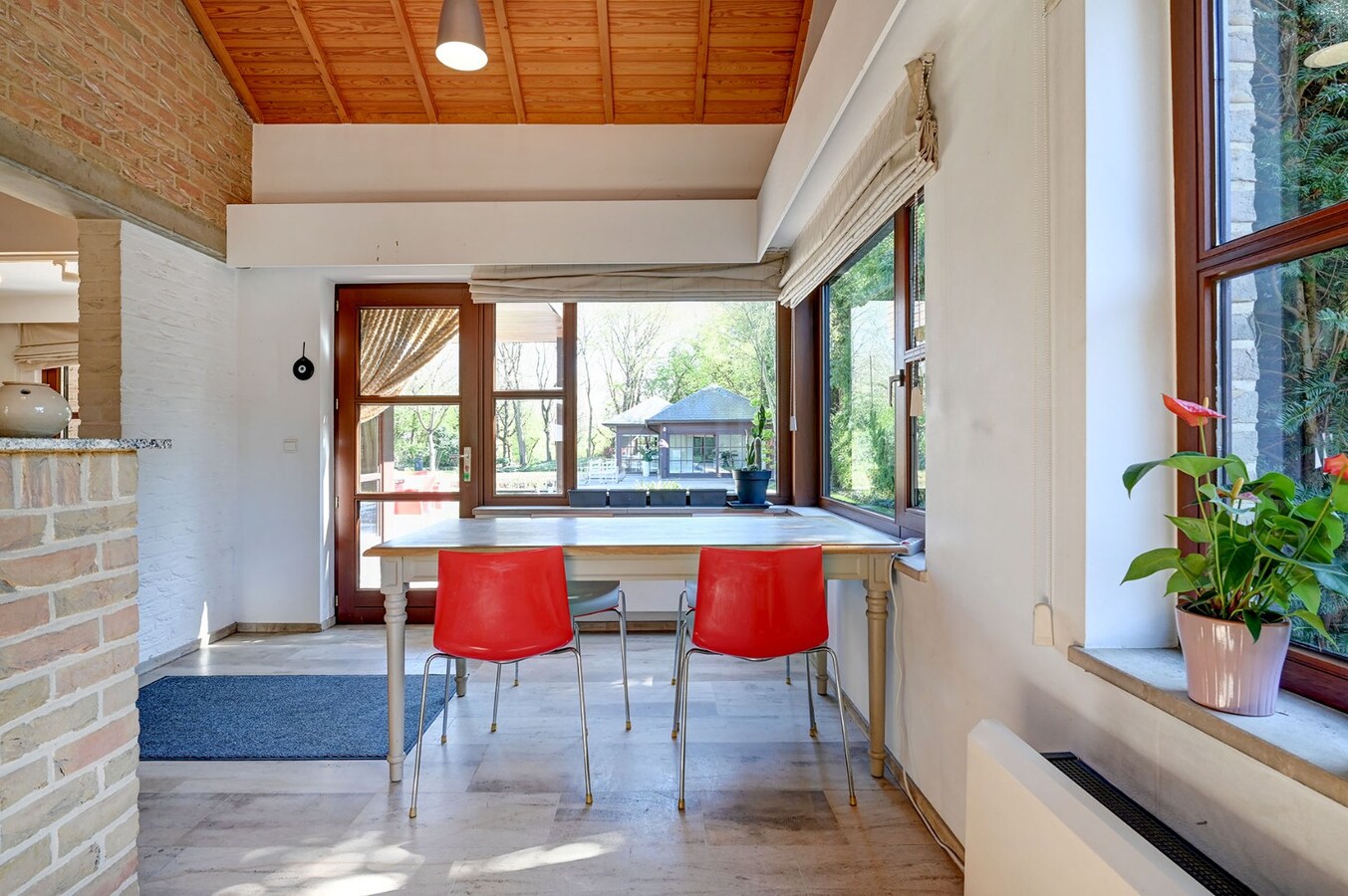 Uitzonderlijk kantoorgebouw met woonst 