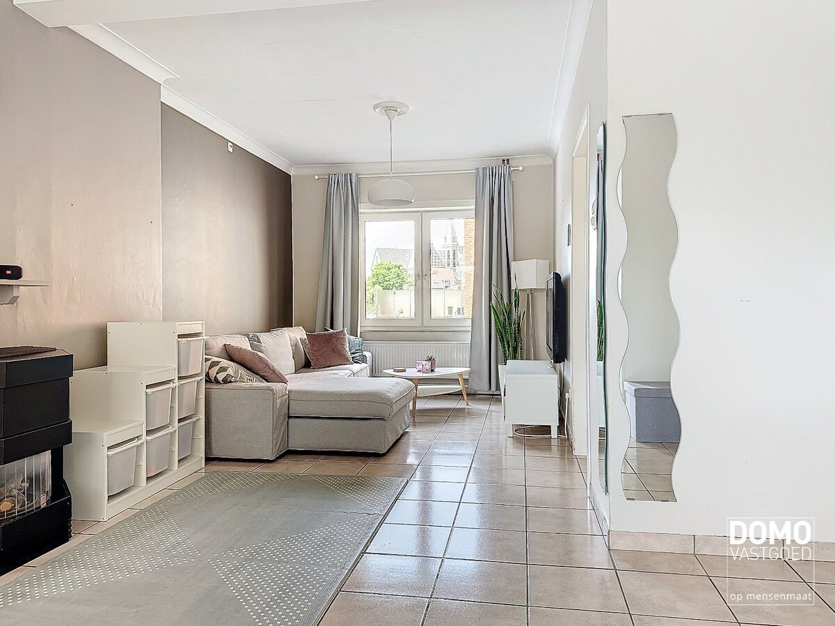 Gerenoveerd duplex appartement met 2 slaapkamers in het centrum van Runkst. 