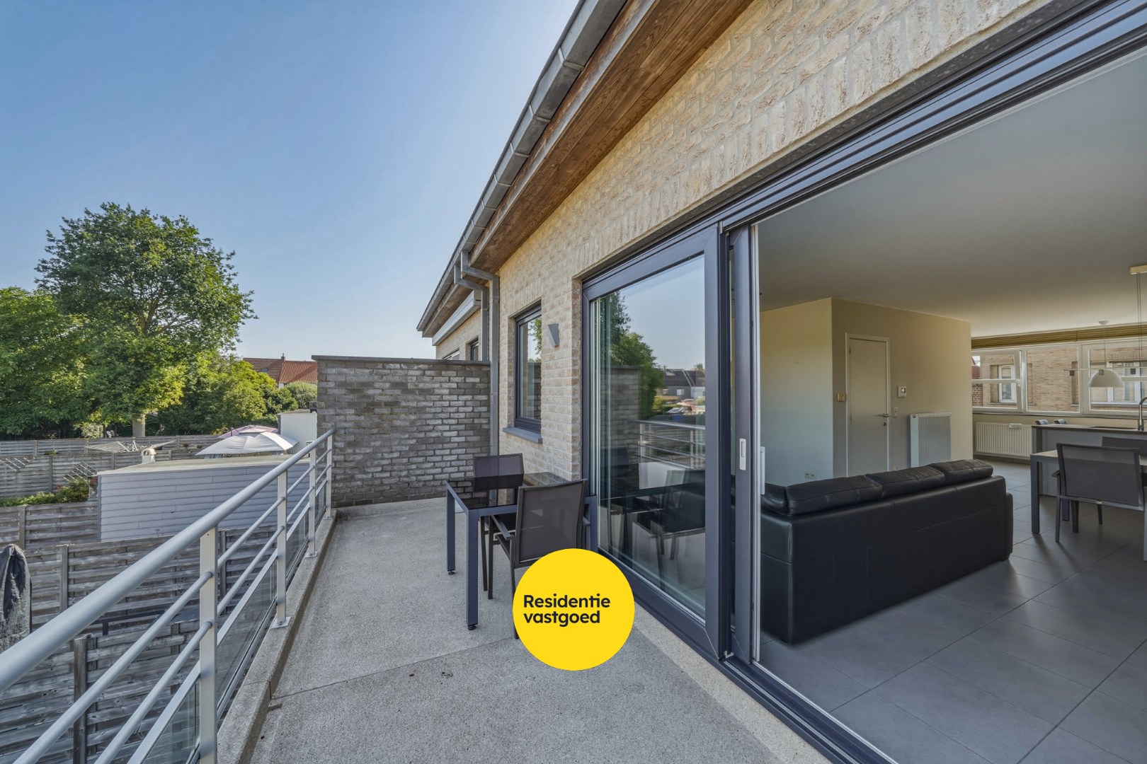 Instapklare recente woning met zeer ruime garage en tuin in Oudenburg 