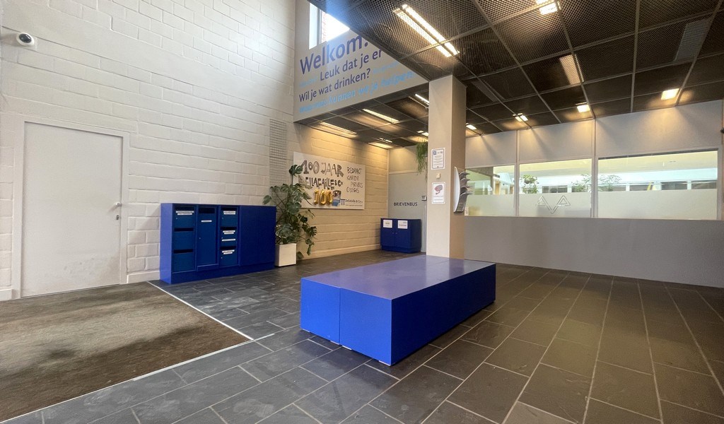 Handelspand te huur in het commercieel centrum van Schoten