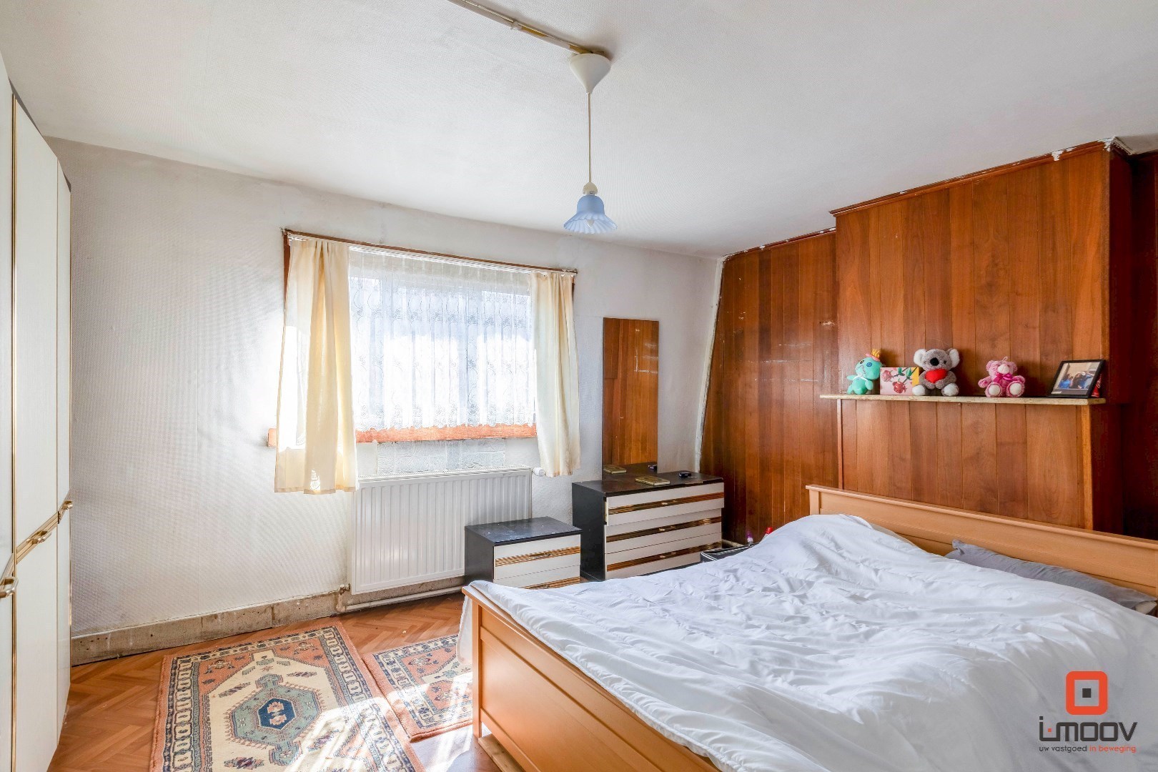 Rijwoning met 4 slaapkamers en koer vlakbij het centrum van Sint-Amandsberg 