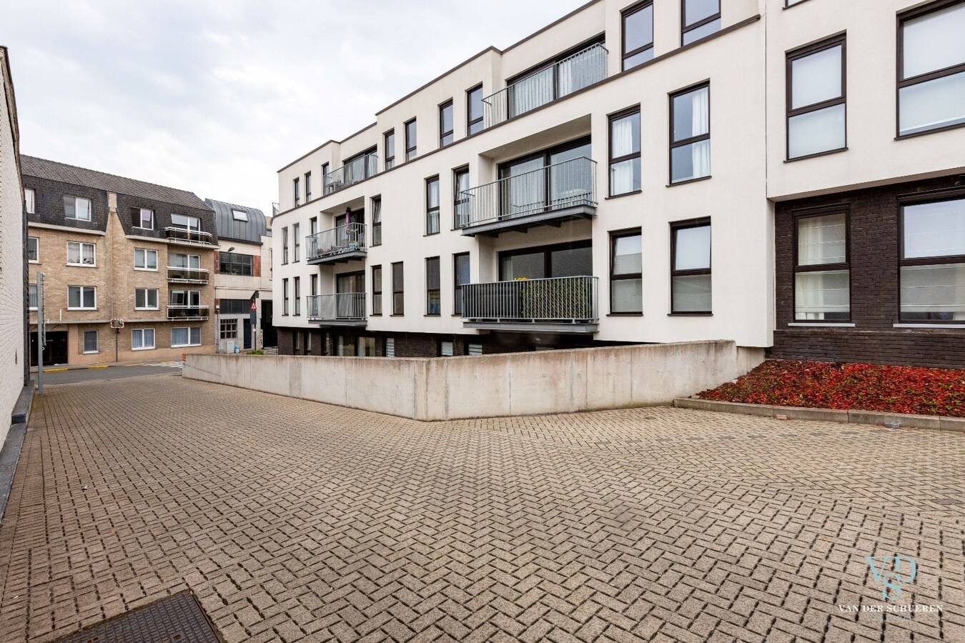 Ruime,  recente assistentie-flat. 