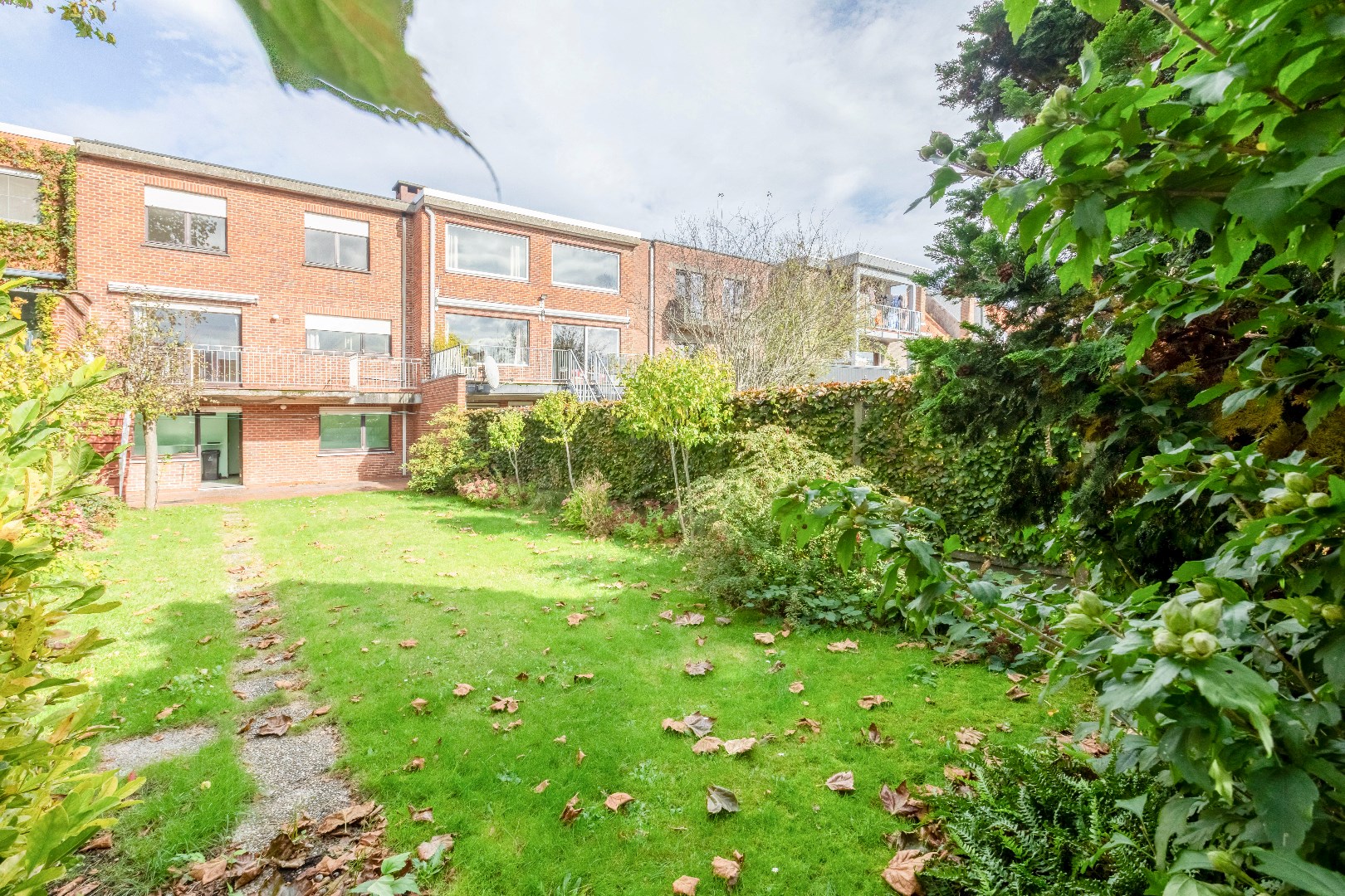 Zeer ruime gezinswoning met tuin en garage nabij Rozenbroekenpark 