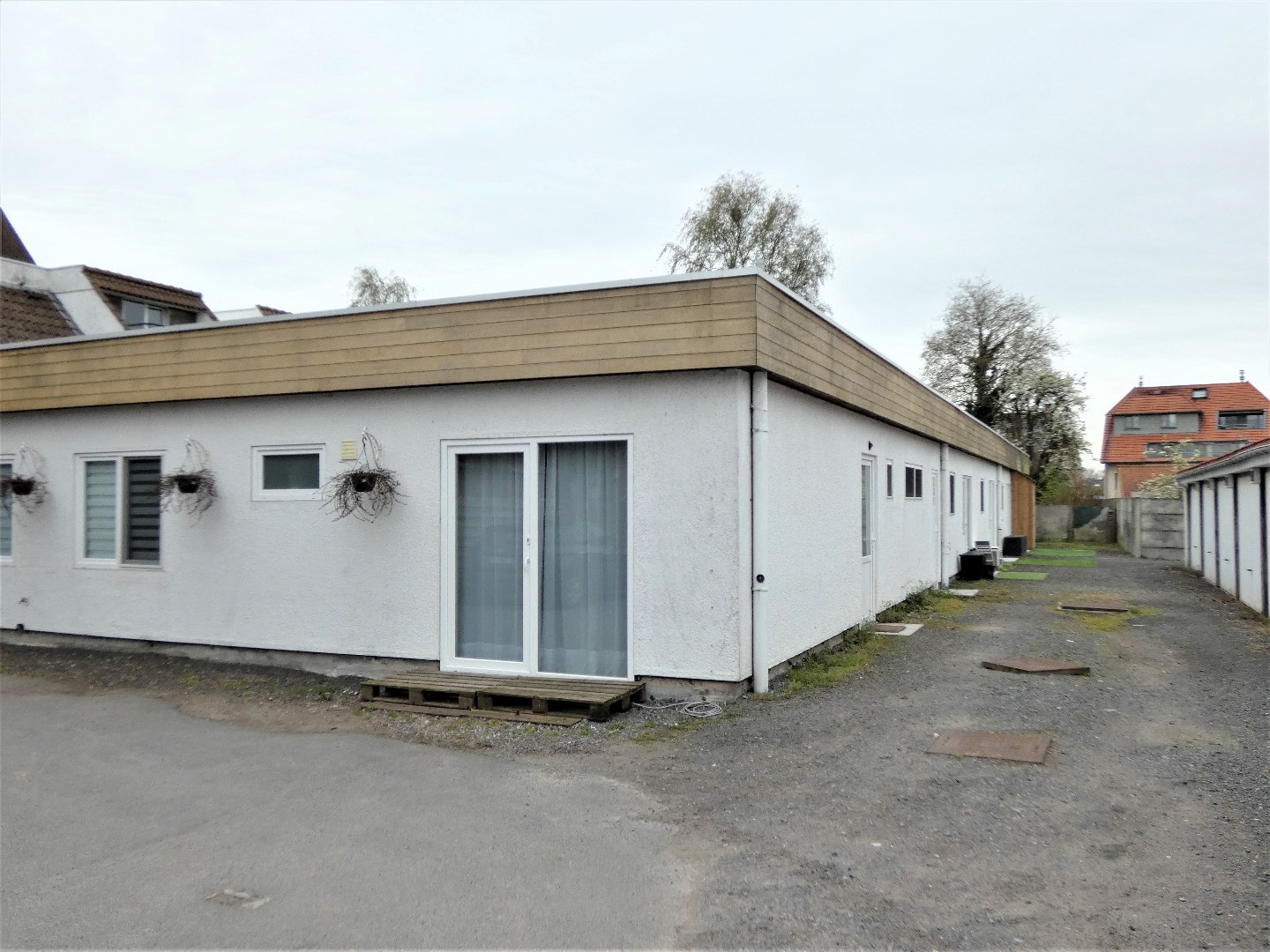 Gezellig appartement, gelijkvloers, met 1 slaapkamer en garage. 