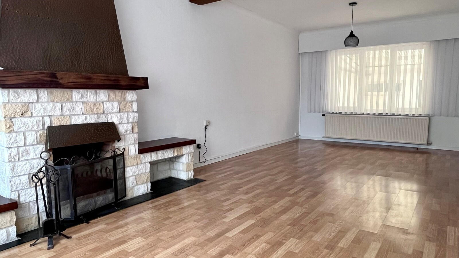 Gerenoveerde woning met prachtige tuin, gelegen in het centrum van kermt. 