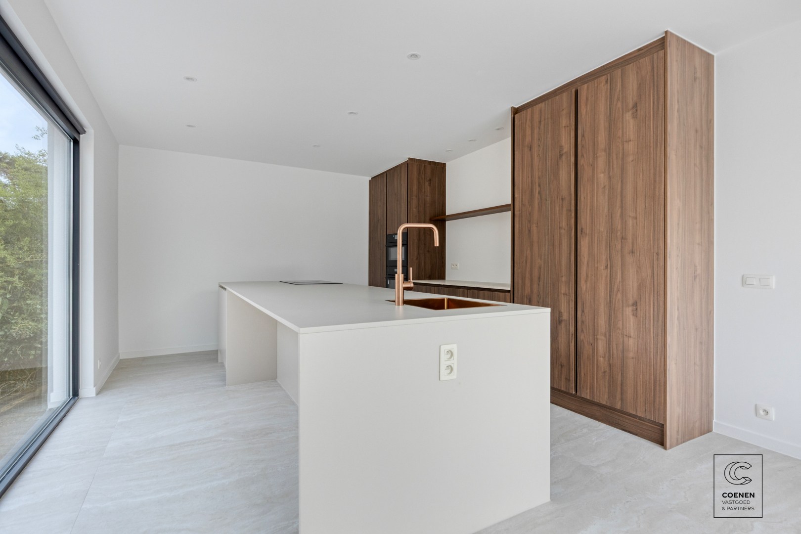 Prachtig gerenoveerde woning met 4 slpk, 2 badkamer en riante tuin op een toplocatie te Rijmenam! 