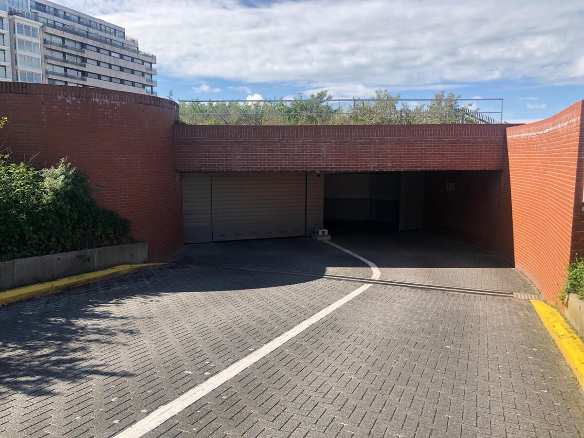 Te koop garage - Duinbergen