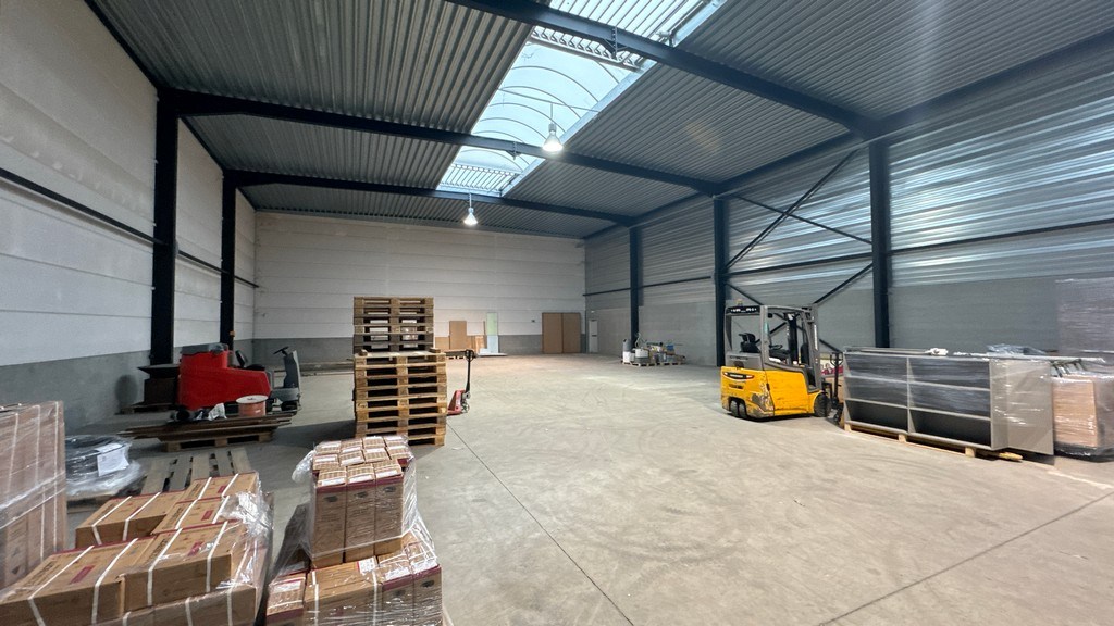 Bedrijfsunits met magazijn en kantoor te huur in Mechelen-Noord