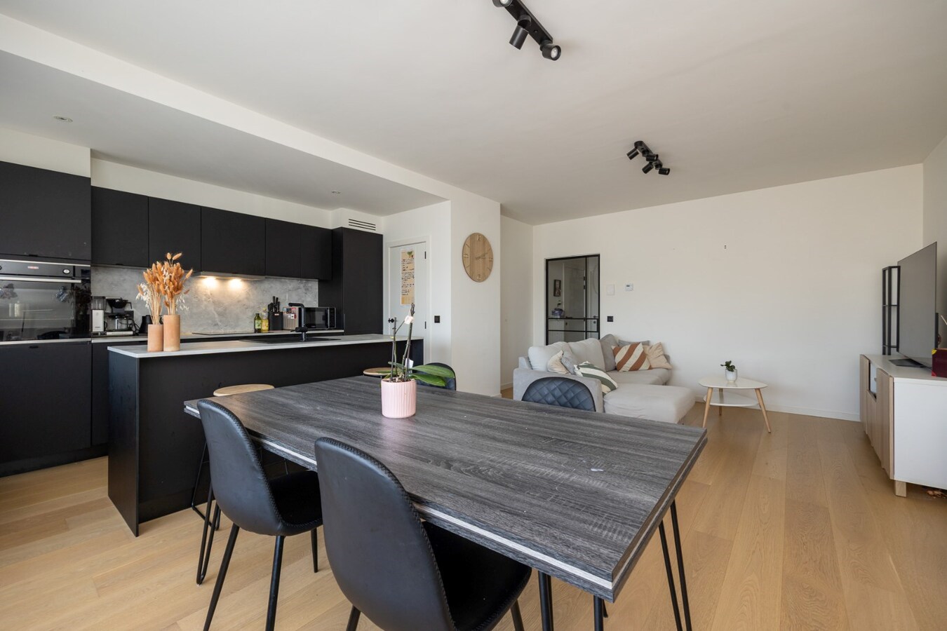 Gerenoveerd energiezuinig appartement met 2 slpk te Schelle! 