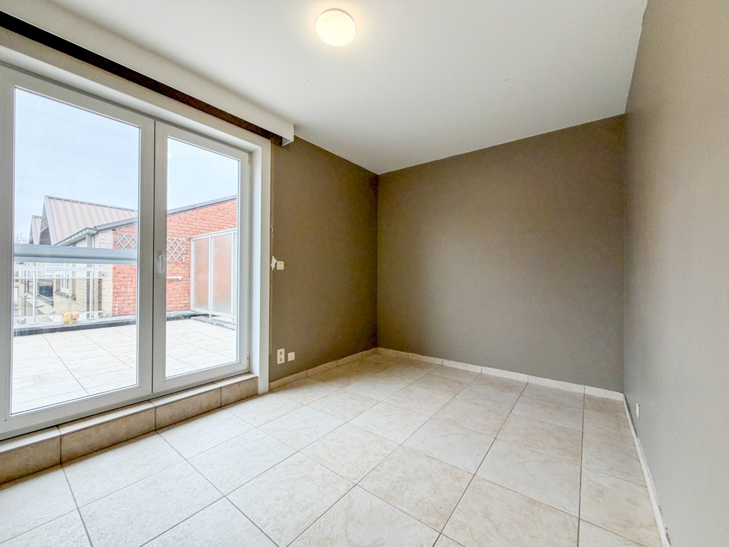 Energiezuinig 2-slp appartement (88 m²) met groot terras, Eernegem. 