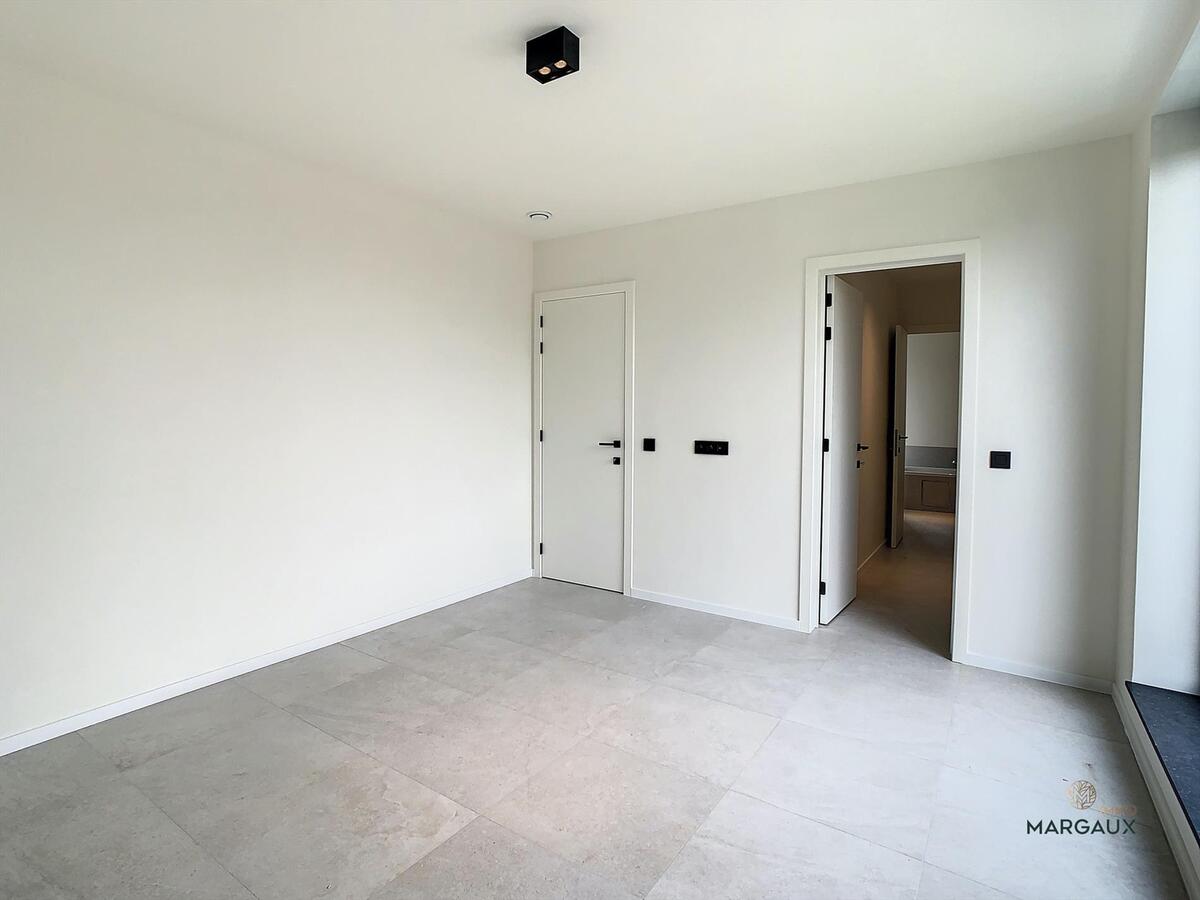 Halfopen bebouwing met exclusieve afwerkingsgraard 