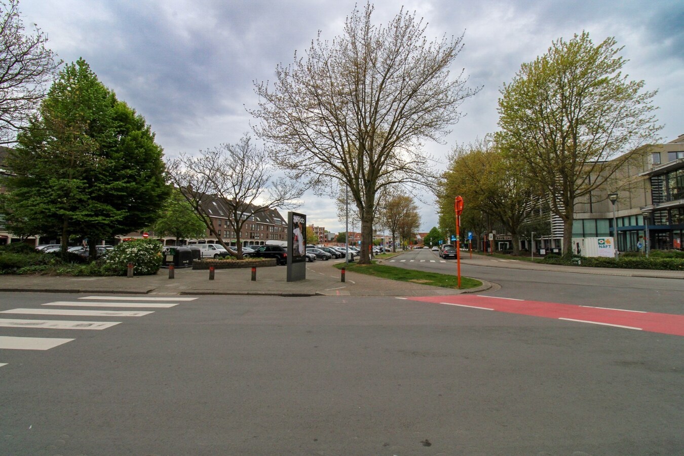 Nieuwe kansen wachten: Veelzijdige kantoor- of handelsruimte te huur in het hart van Sint-Niklaas 